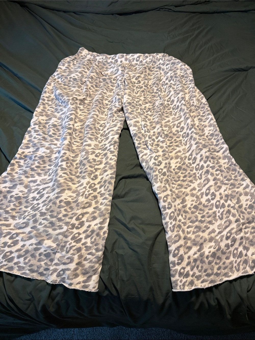 aerie Wide-Leg Lounge Pants in Light Gray Leopard Print